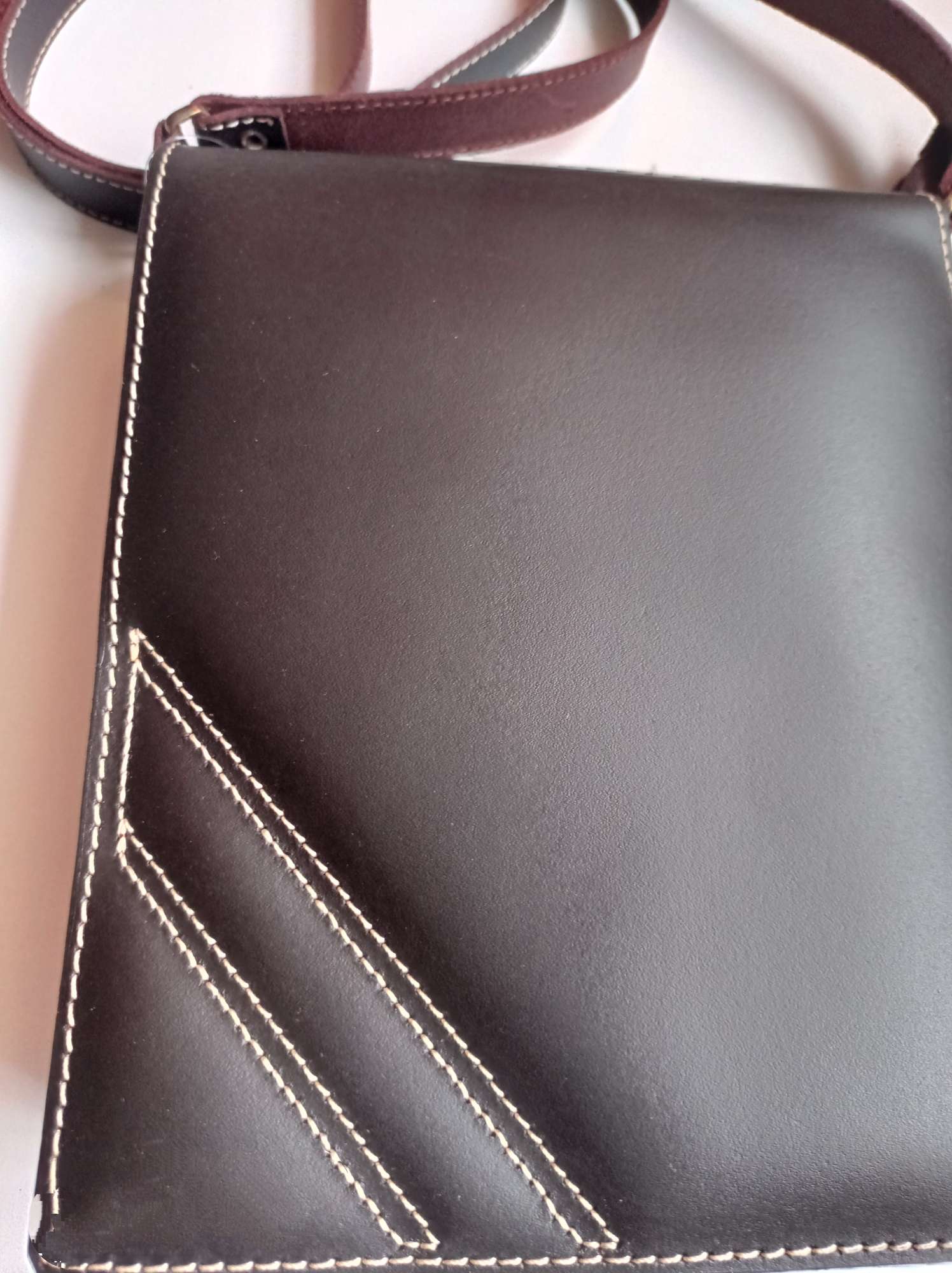 Bandolera de piel engrasada