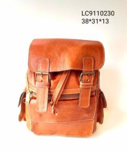 Mochila de cuero con cremallera central