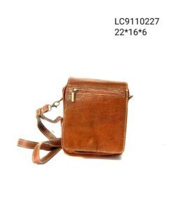 Bandolera de cuero con cremallera